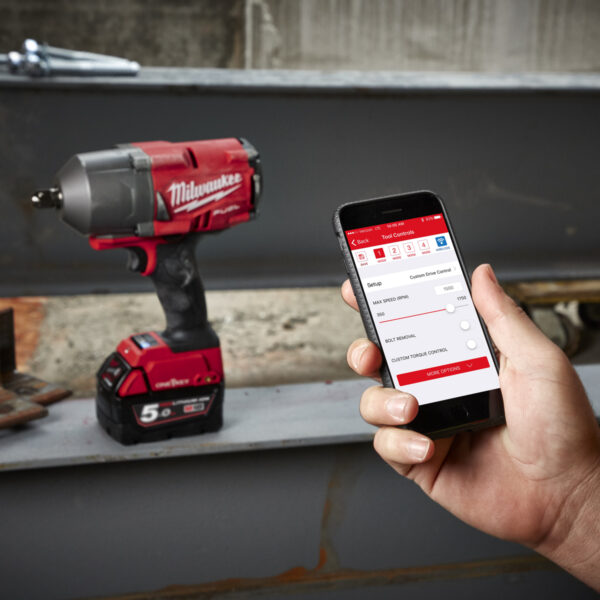 M18 FUEL w/ ONEKEY™ 1/2” High Torque Impact Wrench w/ Pin Detent