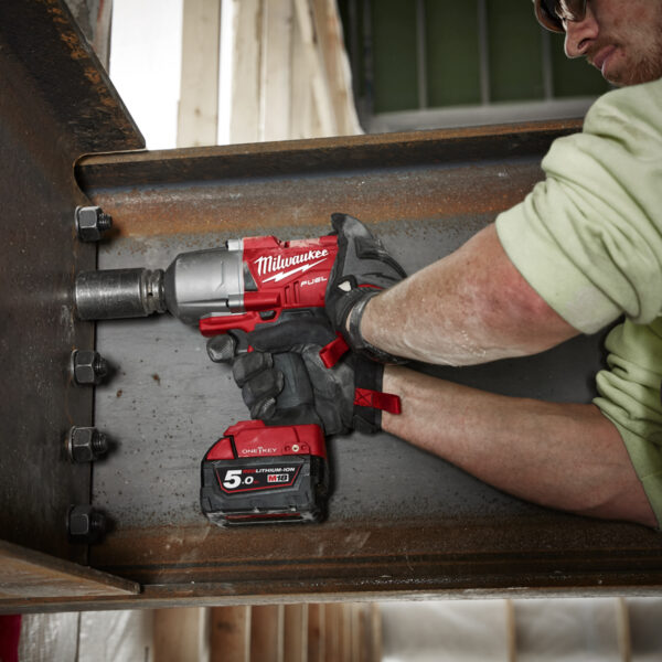 M18 FUEL w/ ONEKEY™ 1/2” High Torque Impact Wrench w/ Pin Detent
